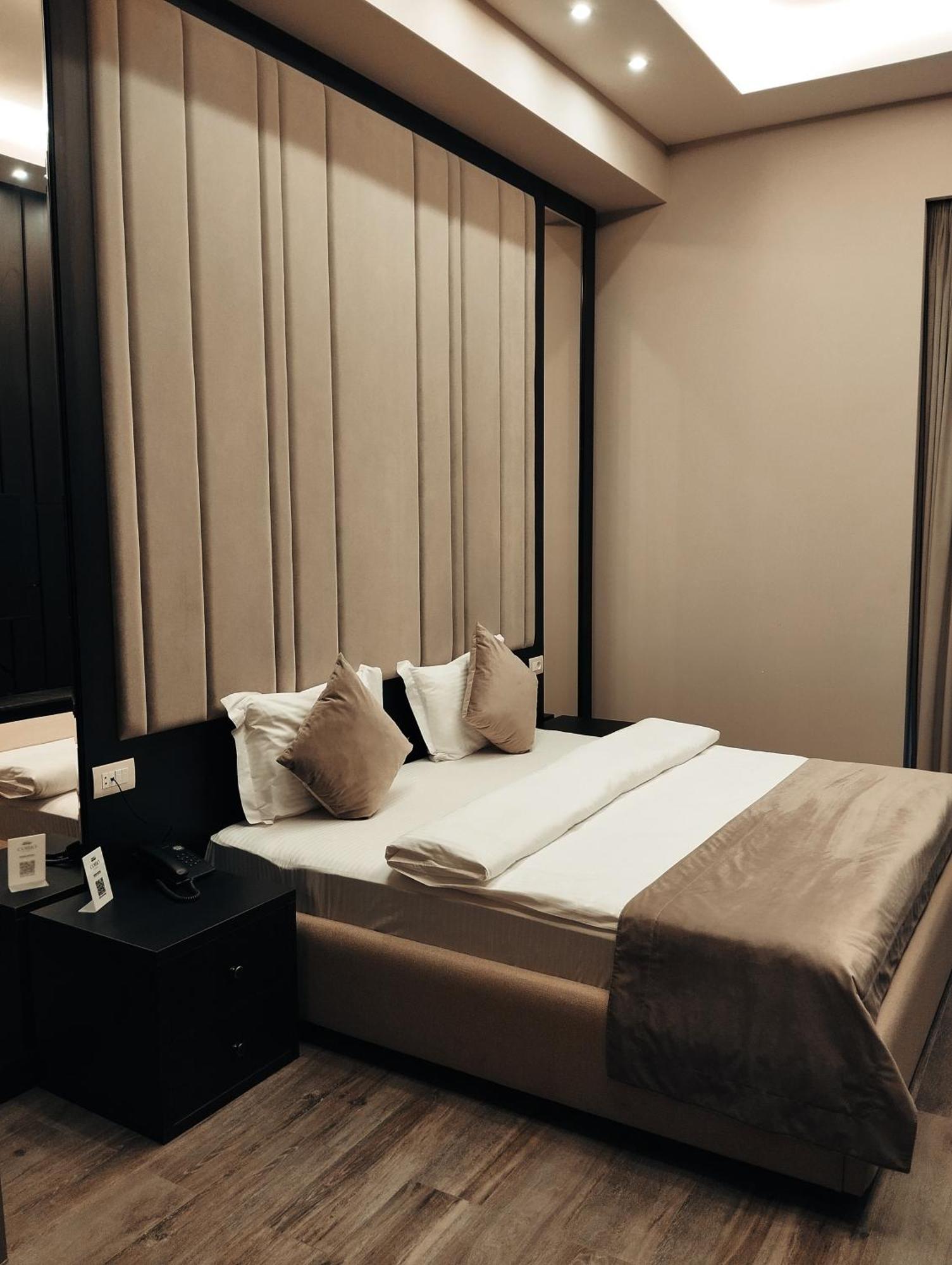 Soho Hotel City Centre 예레반 외부 사진